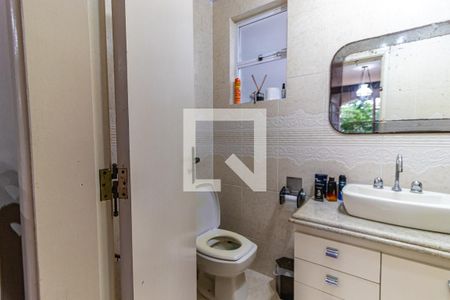 Casa de condomínio à venda com 230m², 3 quartos e 2 vagas Casa de condomínio à venda com 230m², 3 quartos e 2 vagasBanheiro da Suíte