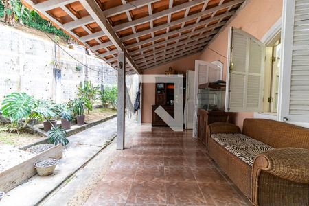 Casa de condomínio à venda com 230m², 3 quartos e 2 vagas Casa de condomínio à venda com 230m², 3 quartos e 2 vagasVaranda