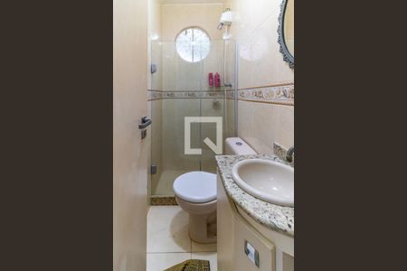 Casa de condomínio à venda com 230m², 3 quartos e 2 vagas Casa de condomínio à venda com 230m², 3 quartos e 2 vagasBanheiro serviço