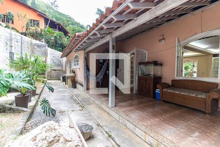 Casa de condomínio à venda com 230m², 3 quartos e 2 vagas Casa de condomínio à venda com 230m², 3 quartos e 2 vagasVaranda