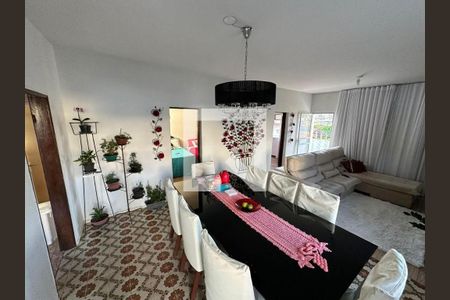 Casa à venda com 757m², 7 quartos e 4 vagas