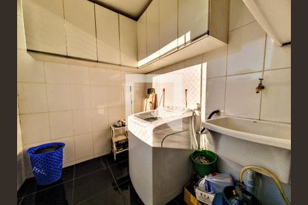 Apartamento à venda com 120m², 3 quartos e 2 vagas Apartamento à venda com 120m², 3 quartos e 2 vagasÁrea de serviço