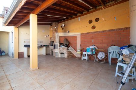 Casa à venda com 200m², 3 quartos e 2 vagas Casa à venda com 200m², 3 quartos e 2 vagasChurrasqueira
