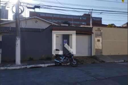 Casa à venda com 168m², 3 quartos e 2 vagas Casa à venda com 168m², 3 quartos e 2 vagasFachada