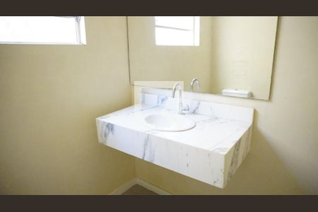 Casa para alugar com 480m², 3 quartos e 2 vagasBanheiro