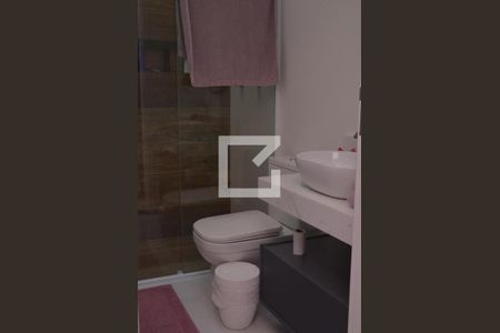 Casa à venda com 289m², 3 quartos e 4 vagasBanheiro da Suíte 2