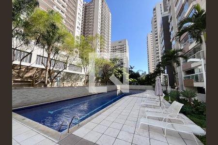 Apartamento à venda com 190m², 4 quartos e 2 vagas Apartamento à venda com 190m², 4 quartos e 2 vagasÁrea comum - Piscina