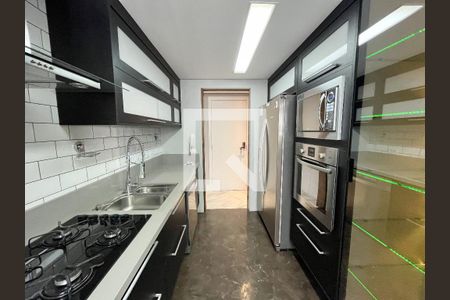 Apartamento à venda com 190m², 4 quartos e 2 vagas Apartamento à venda com 190m², 4 quartos e 2 vagasCozinha