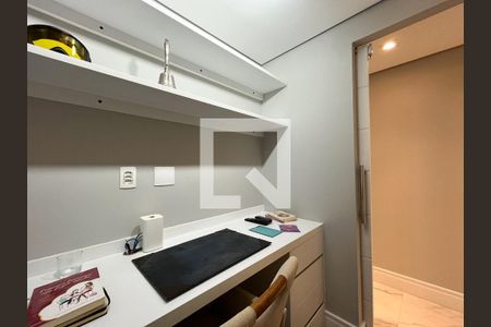 Apartamento à venda com 190m², 4 quartos e 2 vagas Apartamento à venda com 190m², 4 quartos e 2 vagasQuarto 4