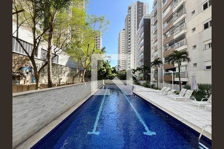 Apartamento à venda com 190m², 4 quartos e 2 vagas Apartamento à venda com 190m², 4 quartos e 2 vagasÁrea comum - Piscina