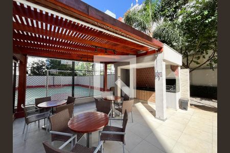 Apartamento à venda com 190m², 4 quartos e 2 vagas Apartamento à venda com 190m², 4 quartos e 2 vagasÁrea comum - Churrasqueira