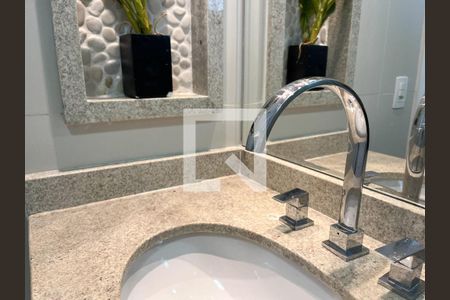 Apartamento à venda com 190m², 4 quartos e 2 vagas Apartamento à venda com 190m², 4 quartos e 2 vagasBanheiro da Suíte 1