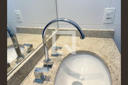 Apartamento à venda com 190m², 4 quartos e 2 vagas Apartamento à venda com 190m², 4 quartos e 2 vagasBanheiro da Suíte 2