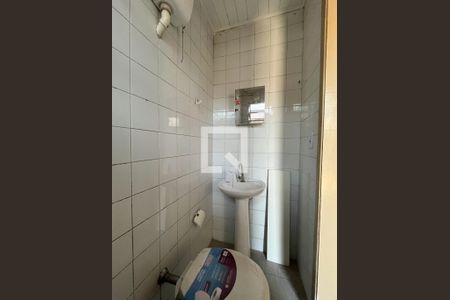 Banheiro de casa para alugar com 1 quarto, 35m² em Vila Guarani (z Sul), São Paulo