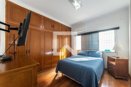 Casa à venda com 315m², 5 quartos e 3 vagas Casa à venda com 315m², 5 quartos e 3 vagasQuarto 1