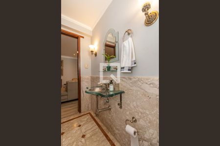 Casa à venda com 241m², 5 quartos e 4 vagas Casa à venda com 241m², 5 quartos e 4 vagasLavabo