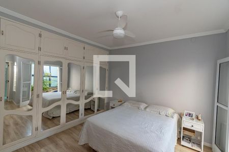 Casa à venda com 241m², 5 quartos e 4 vagas Casa à venda com 241m², 5 quartos e 4 vagasSuite