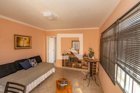 Casa à venda com 241m², 5 quartos e 4 vagas Casa à venda com 241m², 5 quartos e 4 vagasQuarto 3