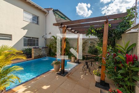 Casa à venda com 241m², 5 quartos e 4 vagas Casa à venda com 241m², 5 quartos e 4 vagasQuintal