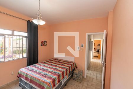 Casa à venda com 241m², 5 quartos e 4 vagas Casa à venda com 241m², 5 quartos e 4 vagasQuarto 4