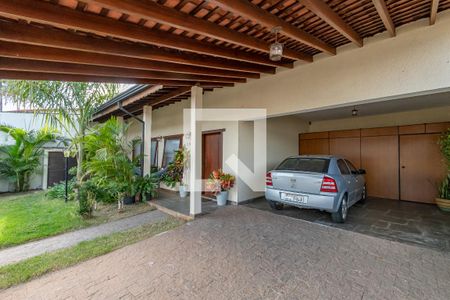 Casa à venda com 241m², 5 quartos e 4 vagas Casa à venda com 241m², 5 quartos e 4 vagasGaragem