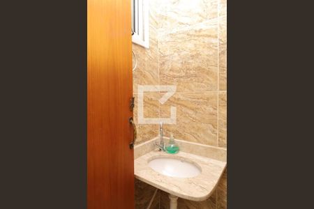 Casa à venda com 158m², 3 quartos e 4 vagasBanheiro na área de serviço