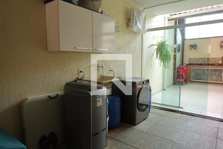 Casa à venda com 158m², 3 quartos e 4 vagasÁrea de serviço