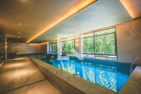 Apartamento à venda com 158m², 3 quartos e 2 vagas Apartamento à venda com 158m², 3 quartos e 2 vagasÁrea comum - Piscina