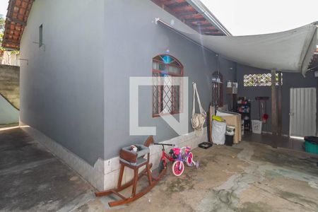 Casa à venda com 200m², 3 quartos e 1 vaga Casa à venda com 200m², 3 quartos e 1 vagaQuintal