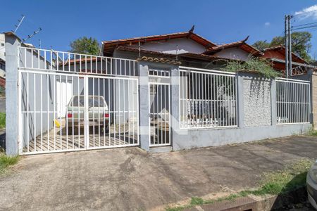 Casa à venda com 200m², 3 quartos e 1 vaga Casa à venda com 200m², 3 quartos e 1 vagaFachada