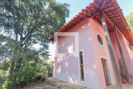 Casa de condomínio à venda com 5000m², 6 quartos e 3 vagas Casa de condomínio à venda com 5000m², 6 quartos e 3 vagasFachada