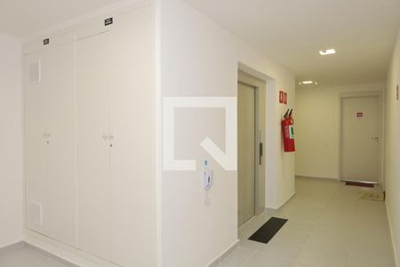 Apartamento à venda com 32m², 2 quartos e sem vagaÁrea comum -Saguão do andar