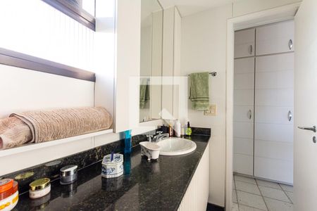 Apartamento à venda com 341m², 5 quartos e 2 vagasBanheiro da Suíte