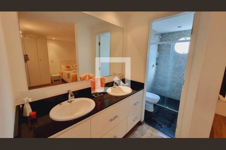 Casa à venda com 340m², 4 quartos e 2 vagas Casa à venda com 340m², 4 quartos e 2 vagasBanheiro da Suíte 1