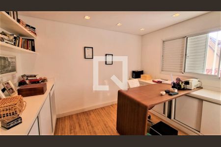 Casa à venda com 340m², 4 quartos e 2 vagas Casa à venda com 340m², 4 quartos e 2 vagasEscritório