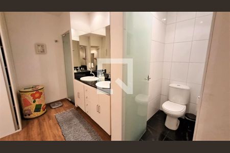 Casa à venda com 340m², 4 quartos e 2 vagas Casa à venda com 340m², 4 quartos e 2 vagasBanheiro Suíte Master