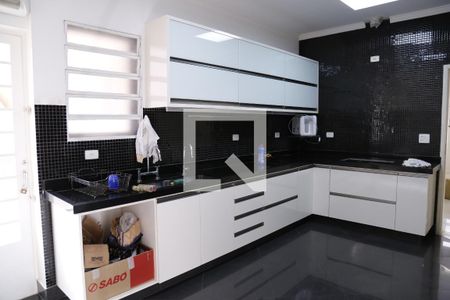 Casa à venda com 450m², 4 quartos e 4 vagasCozinha