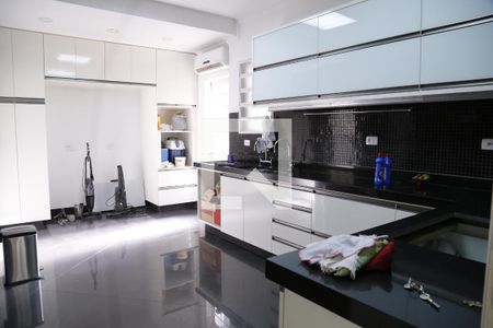 Casa à venda com 450m², 4 quartos e 4 vagasCozinha