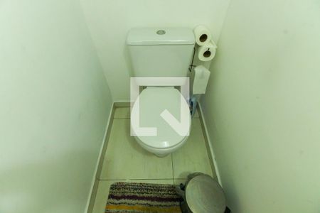 Casa de condomínio à venda com 101m², 3 quartos e 2 vagasLavabo