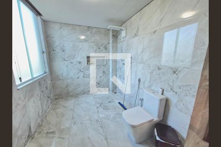 Casa à venda com 470m², 4 quartos e 2 vagasBanheiro 2