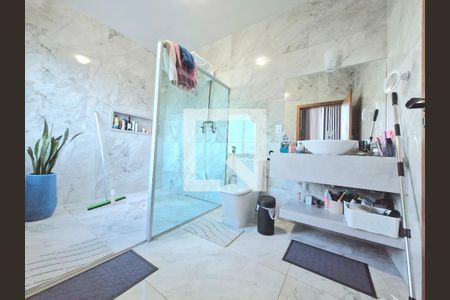 Casa à venda com 470m², 4 quartos e 2 vagasBanheiro