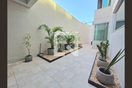 Casa à venda com 470m², 4 quartos e 2 vagasJardim externo