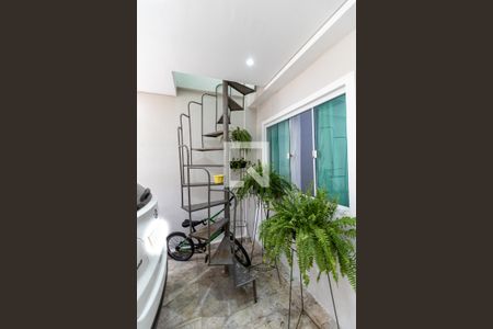 Casa à venda com 100m², 3 quartos e 1 vagaEscada  de Acesso para a Área do Quarto 1