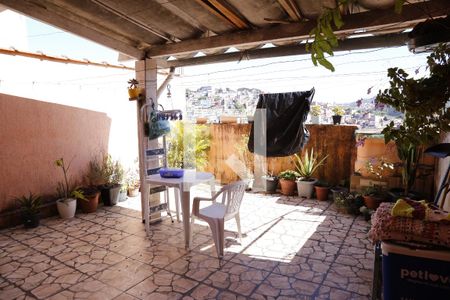 Casa à venda com 160m², 3 quartos e 1 vagaÁrea de Serviço