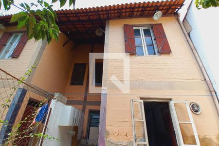 Casa à venda com 75m², 2 quartos e 1 vaga Casa à venda com 75m², 2 quartos e 1 vagaFachada Fundos