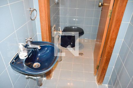 Casa à venda com 296m², 4 quartos e 5 vagasBanheiro 2