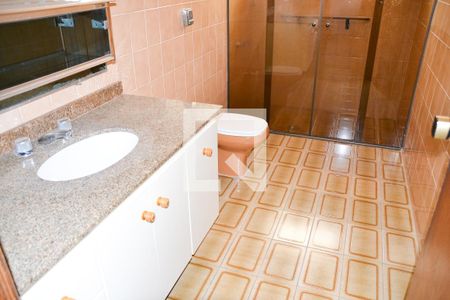 Casa à venda com 296m², 4 quartos e 5 vagasBanheiro