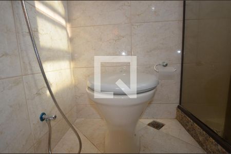 Casa à venda com 210m², 5 quartos e 2 vagasBanheiro da Suíte 2