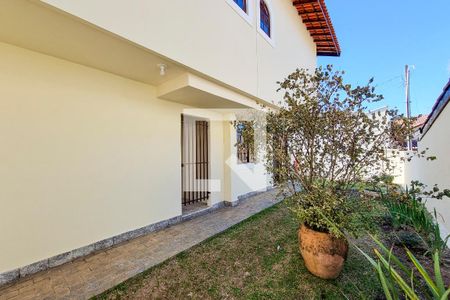 Casa de condomínio para alugar com 220m², 3 quartos e 2 vagasQuintal