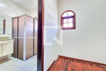 Casa de condomínio para alugar com 220m², 3 quartos e 2 vagasSuíte